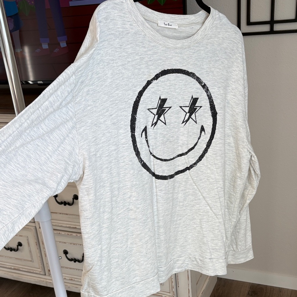 Smiley Face Graphic Long Sleeve Top - Picture 3 of 4